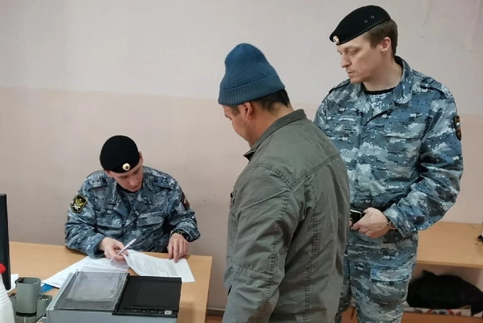 Мигрантов выдворили по решению суда Фото: ГУФССП России по Свердловской области