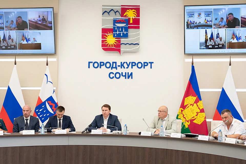 Глава Сочи Алексей Копайгородский провел заседание оперативного штаба по вопросу обеспечения общественной безопасности на курорте в летний высокий сезон. Фото: пресс-служба администрации Сочи