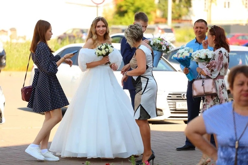 8 июля в Ижевске связать себя узами брака захотели 46 пар. Фото: Амир Закиров
