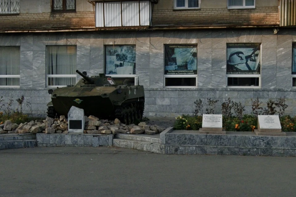 Монумент находится на улице Дзержинского, неподалеку от «Авроры». Фото: google.com/maps