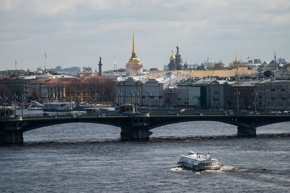 МЧС попросило людей не прыгать с мостов в Петербурге