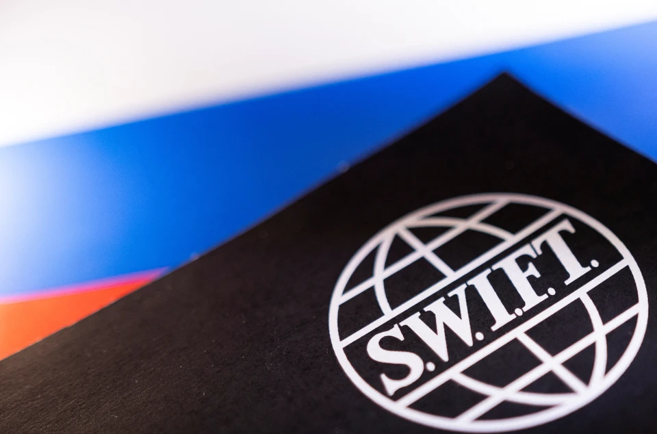 Орешкин заявил, что Россия постарается избавиться от необходимости в SWIFT