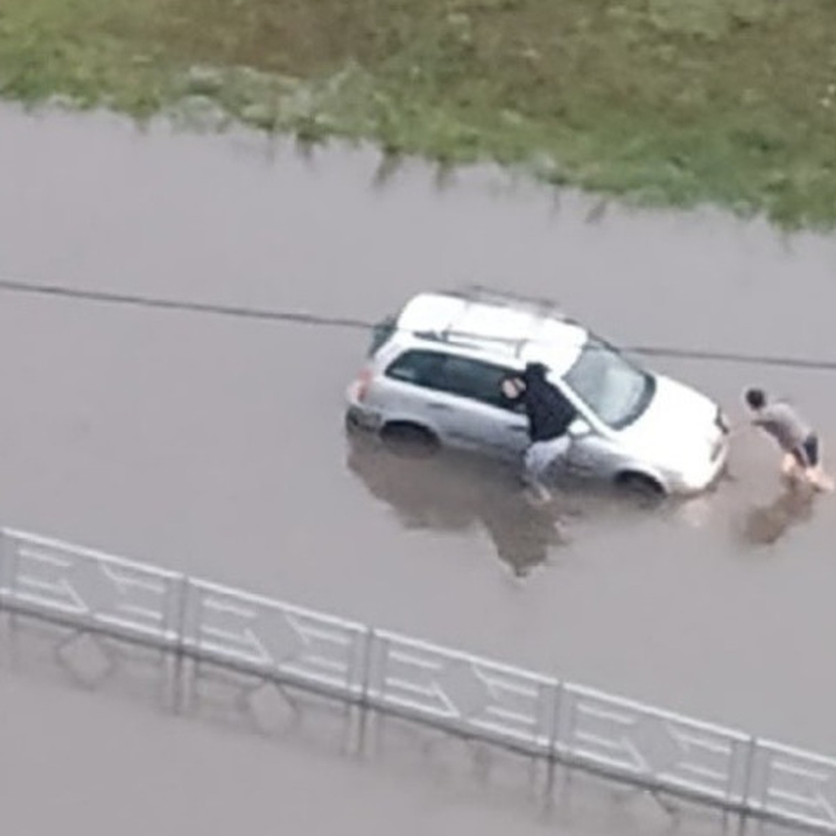 машина въехала в воду (99) фото