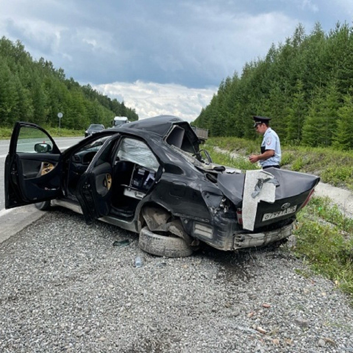 На трассе под Серовом пьяный водитель Toyota погубил пассажира в  столкновении с фурой - KP.RU