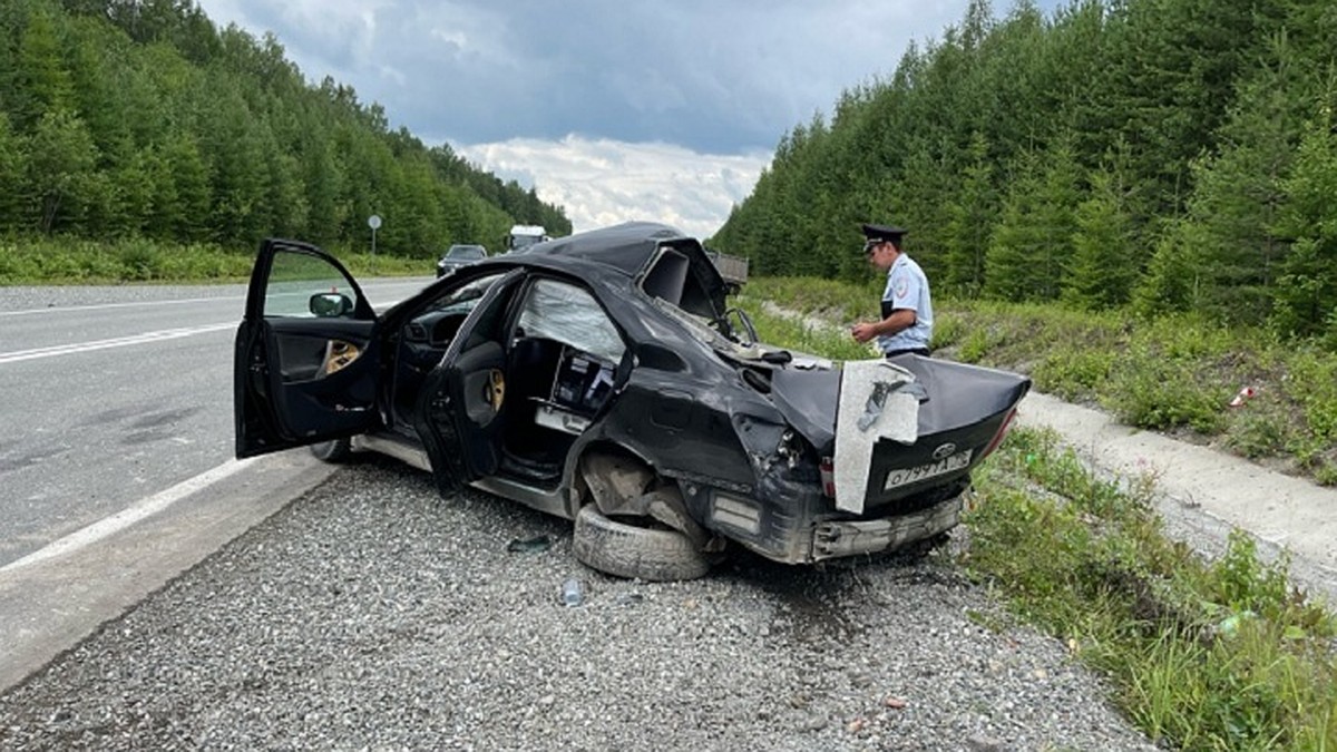 На трассе под Серовом пьяный водитель Toyota погубил пассажира в  столкновении с фурой - KP.RU