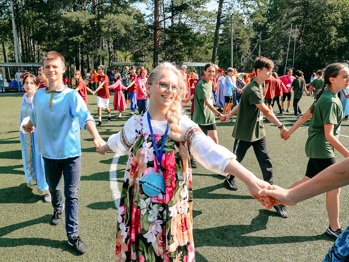 «Теперь я больше не думаю о бомбежках»: Как дети из Мариуполя отдыхают в  лагере Петербурга - KP.RU