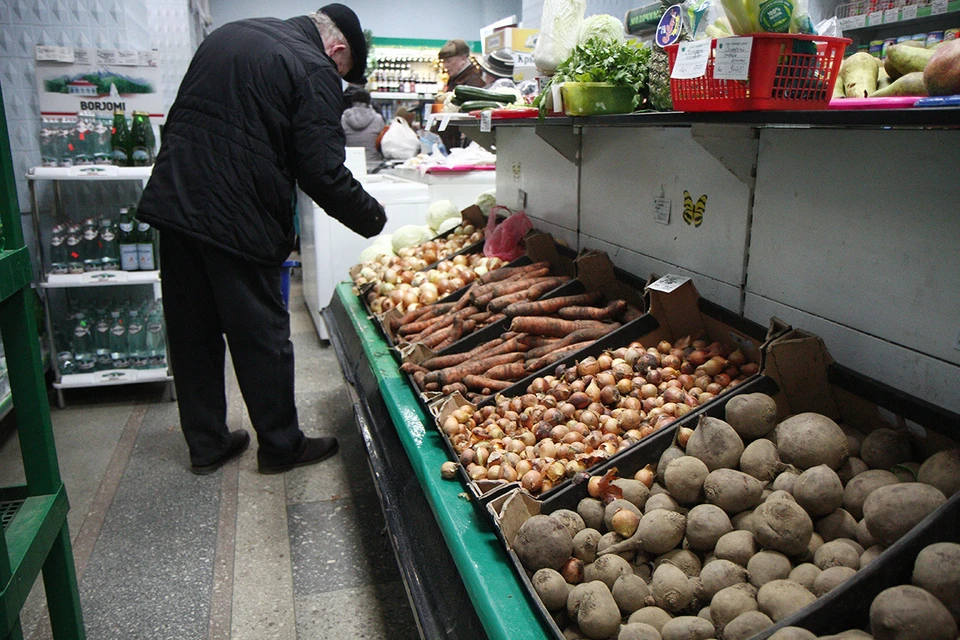 На повышенную пенсию можно будет купить больше продуктов в магазине.