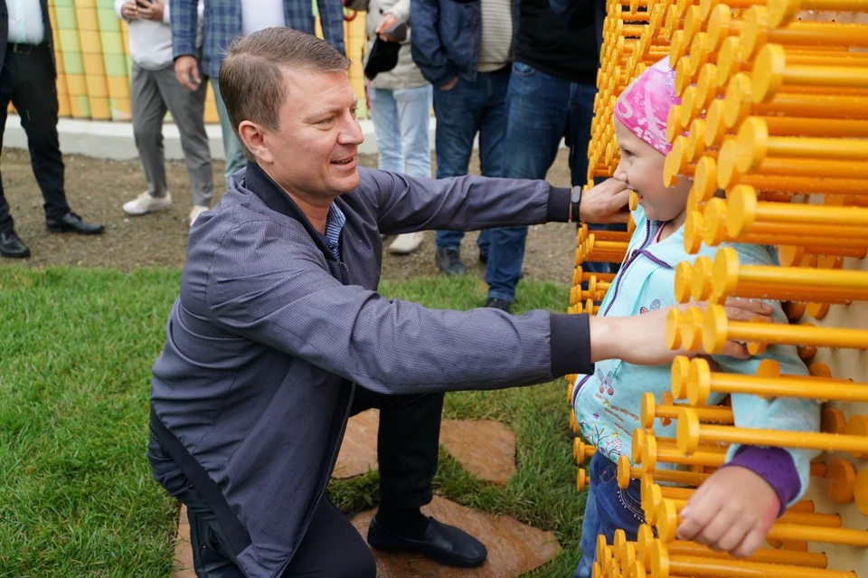Одно из недавних ярких событий с участием Сергея Еремина - открытие детского городка на острове Татышев. Фото: Дмитрий БОНДАРЕВ