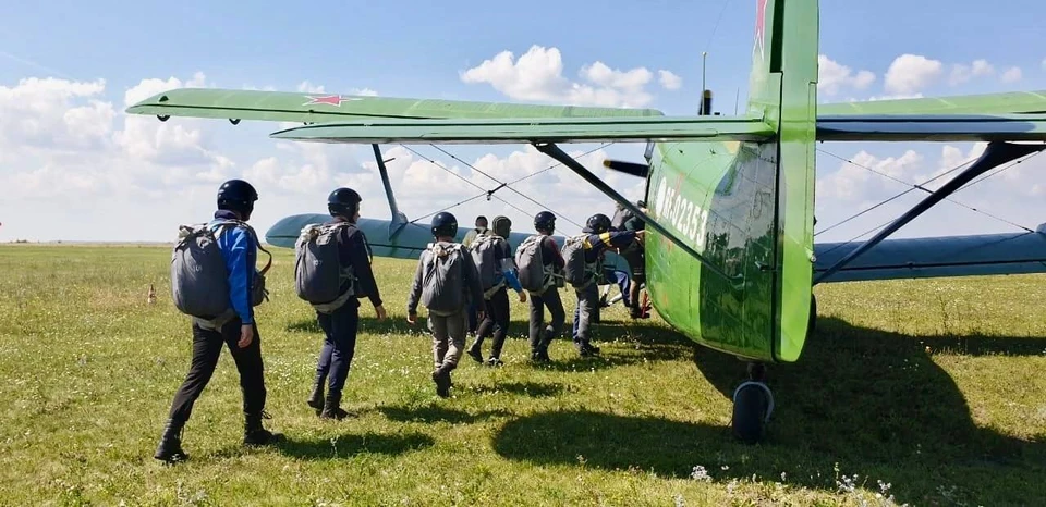 Прыжок с парашютом голой: порно видео на bluesky-kazan.ru