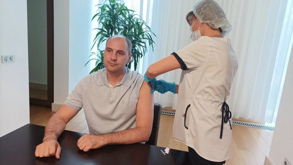 Губернатор присоединился к челленджу по ревакцинации