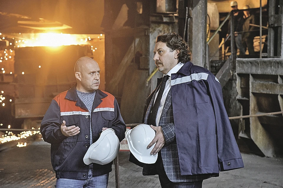 Евгений Юрченко (справа) на Стахановском заводе.