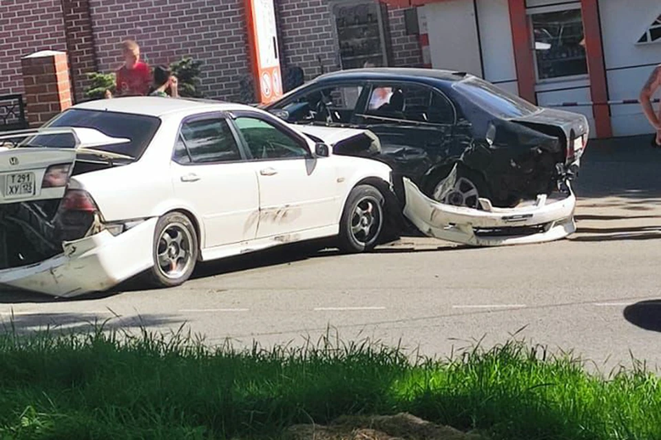 Хозяин Toyota Corona пытался скрыться с места аварии. Фото: telegram.com/dpscontrol_125 rus.