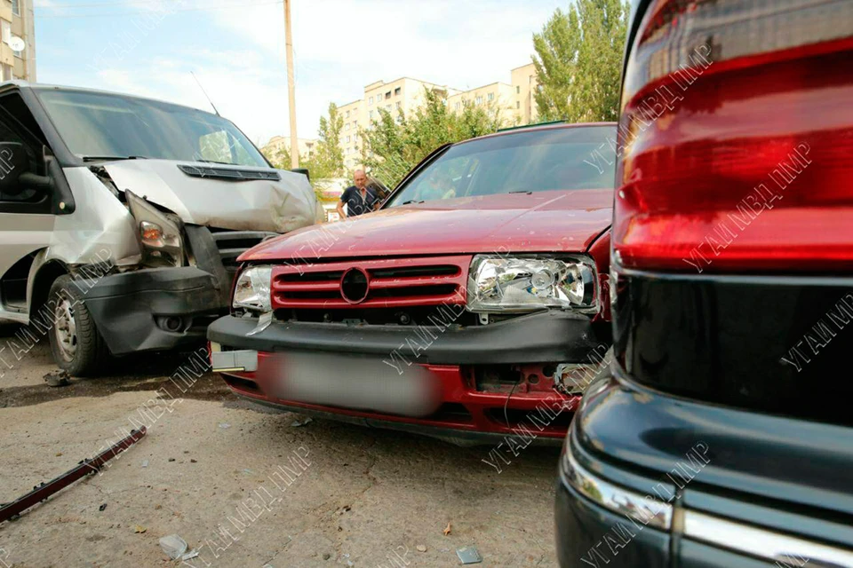Виновнику ДТП предстоит возместить материальный ущерб, причинённый нескольким автовладельцам (Фото: МВД Приднестровья).