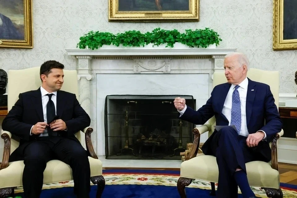 Киев и Вашингтон настаивают на разговоре Зеленского с Байденом