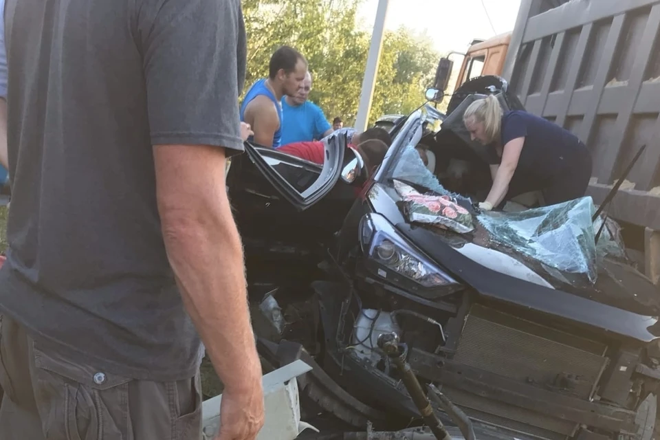 Легковой автомобиль получил серьезные повреждения. Фото: «Подслушано Шилово»