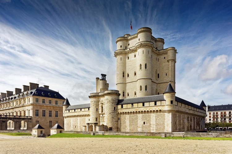 Россиян не пустили в «Замок проклятых королей» во Франции из-за их национальности