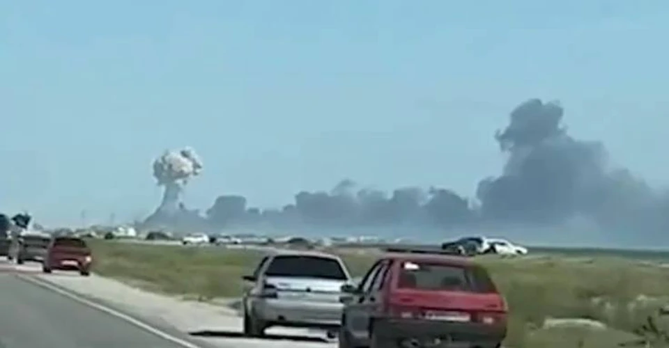 На военном аэродроме в Новофедоровке (Сакский район Крыма) произошло несколько взрывов.