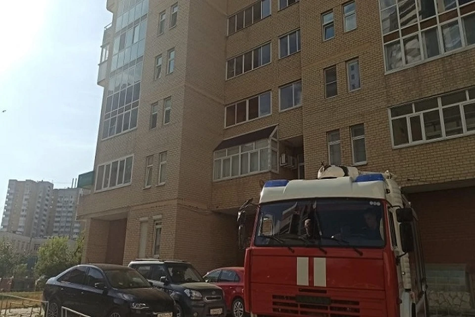 На место оперативно приехали пять пожарных машин. Фото: ГУ МЧС по Свердловской области
