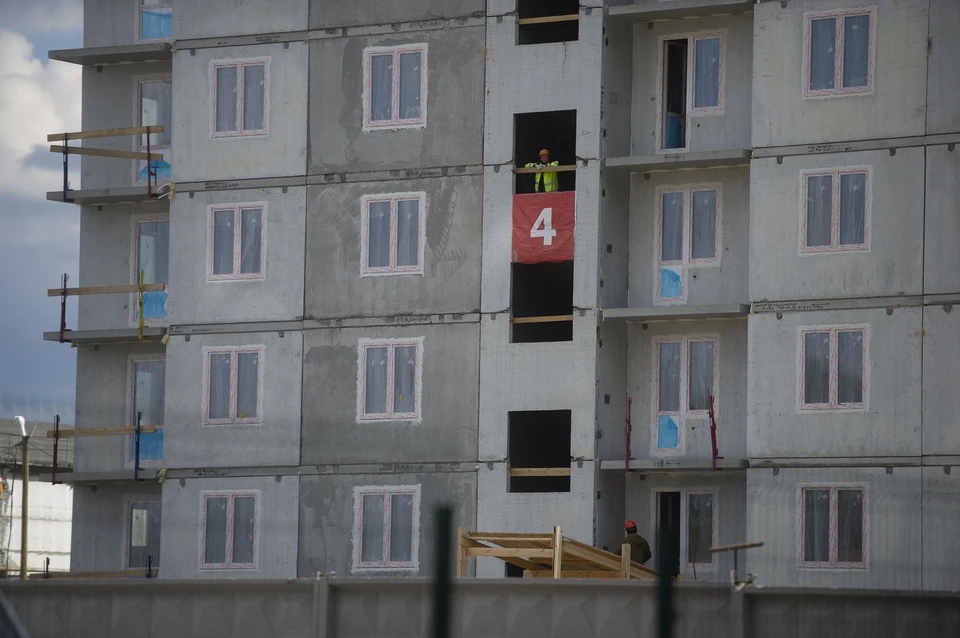 В нашем городе открытый рынок, на котором много застройщиков