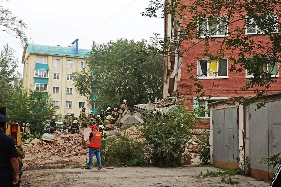 МЧС предупредило об угрозе дальнейшего разрушения пятиэтажки в Омске, фото: соцсети