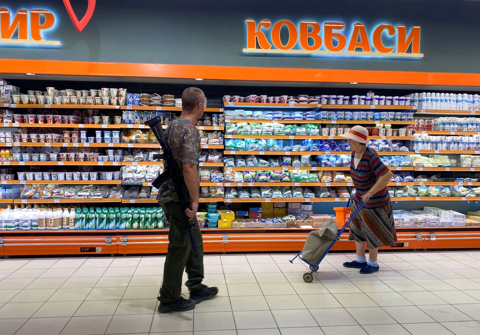 Боец ВСУ в супермаркете Краматорска.