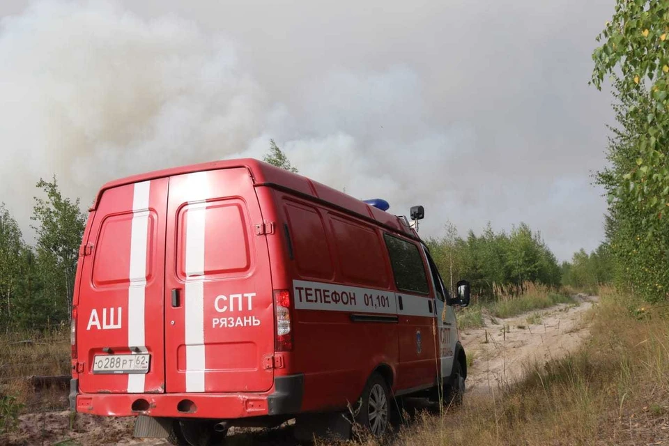 На тушении пожаров в Клепиковском районе Ил-76 и отработал первый заход.