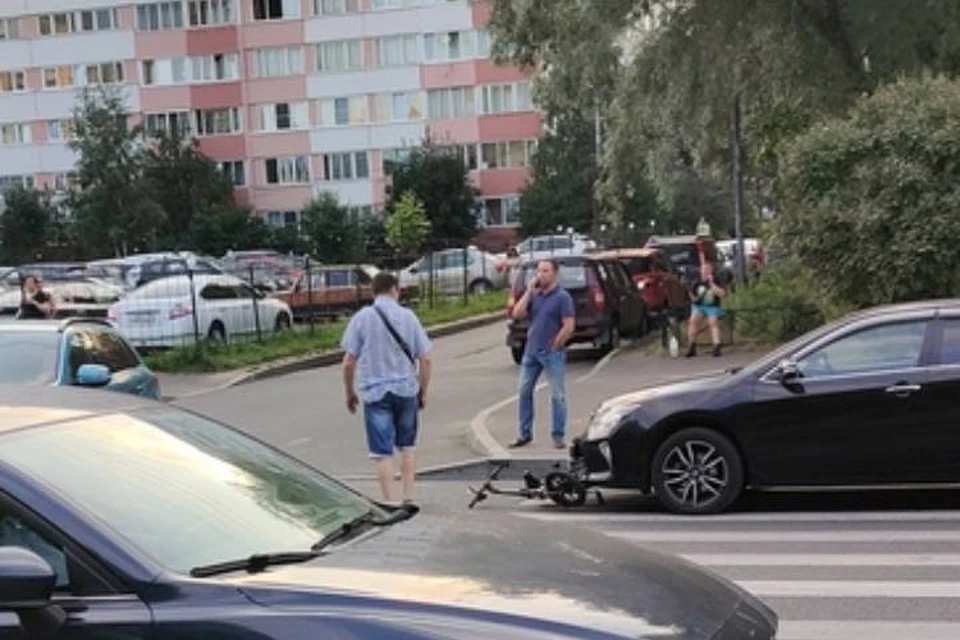 Велосипедиста сбила машина на улице Есенина в Петербурге