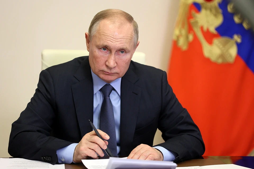 Путин указал на недопустимость оправдания нарушений финансовой дисциплины "интересами Родины".