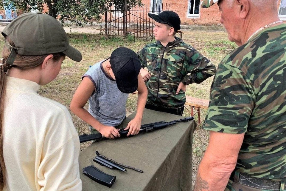На сорах казачата учились владеть оружием. Фото: администрация края.