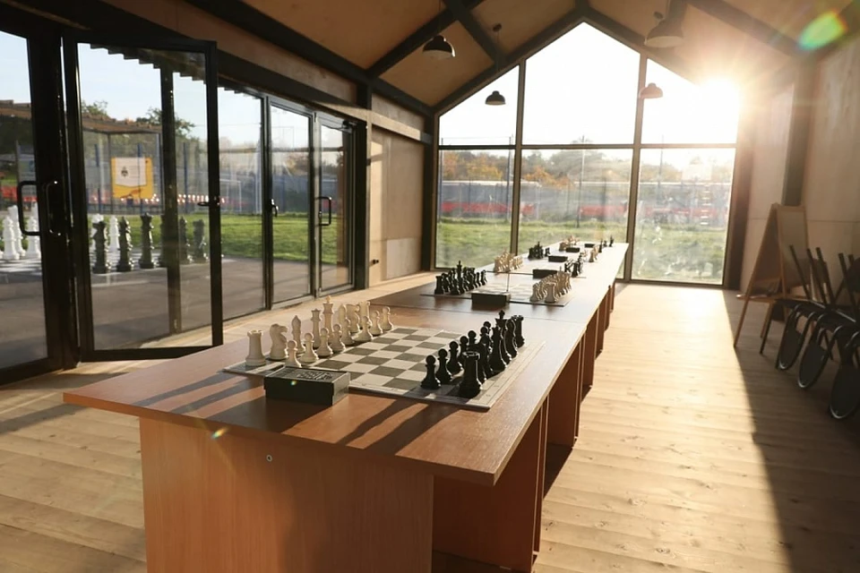 В последние годы в Орленке построили много нового, в том числе шахматный клуб. Фото: администрация Волгоградской области.