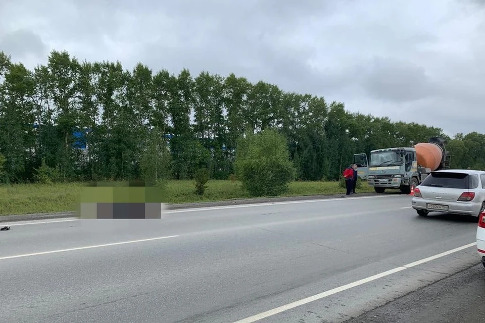 Под Новосибирском грузовик насмерть сбил мужчину. Фото: Госавтоинспекция Новосибирской области