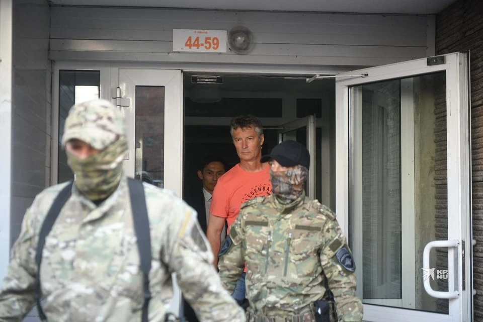 Силовики нагрянули в квартиру к Ройзману утром 24 августа