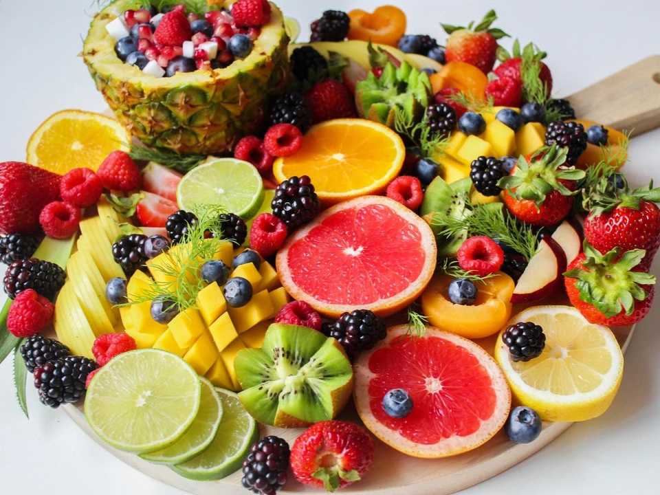 Из-за переизбытка фруктов могут появиться аллергии, а еще повышаются риски расстройства пищеварения. Фото: pexel