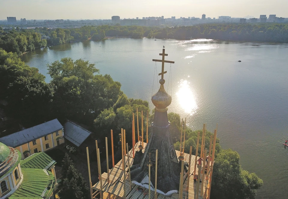 Косинские озера - один из самых очаровательных природных уголков Москвы. Пару веков назад они считались святыми.