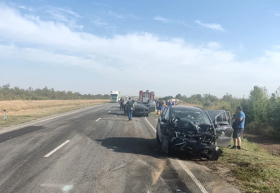 С места аварии в больницу увезли шесть пострадавших.