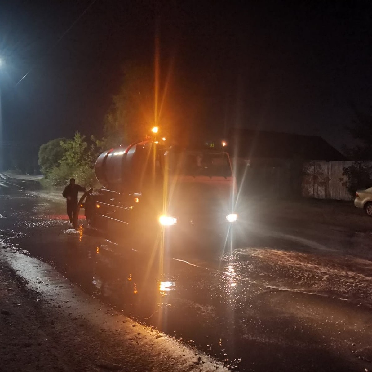 Нижегородцы могут оставлять заявки по телефону на откачку воды после дождя  - KP.RU