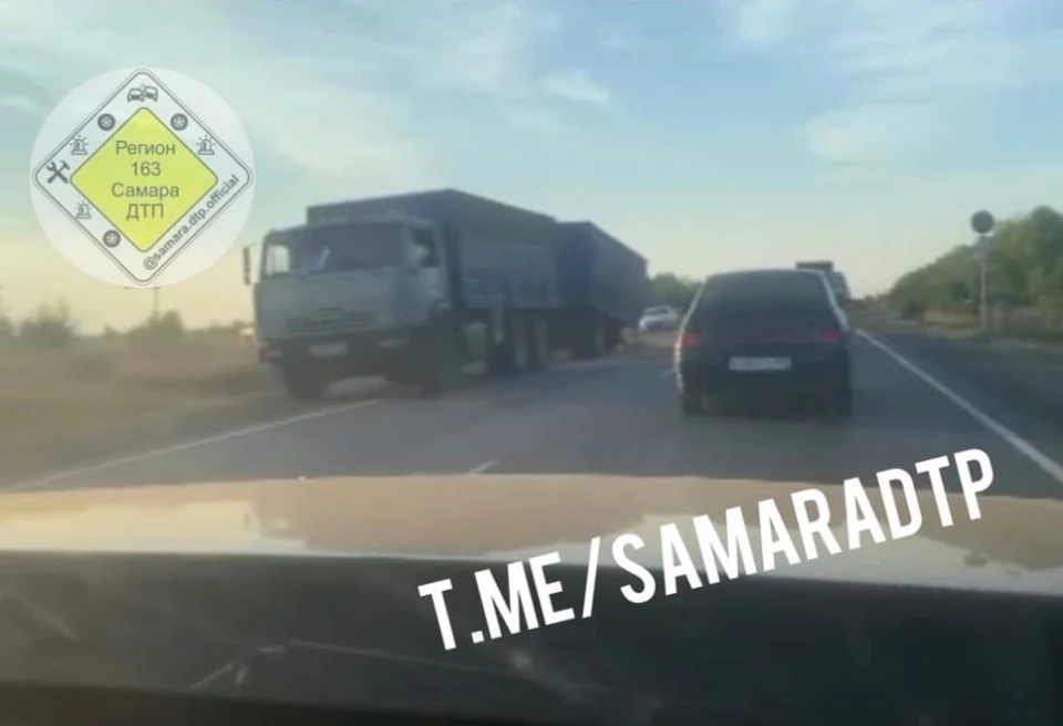 Корейский автомобиль врезался в КамАЗ и в Volkswagen