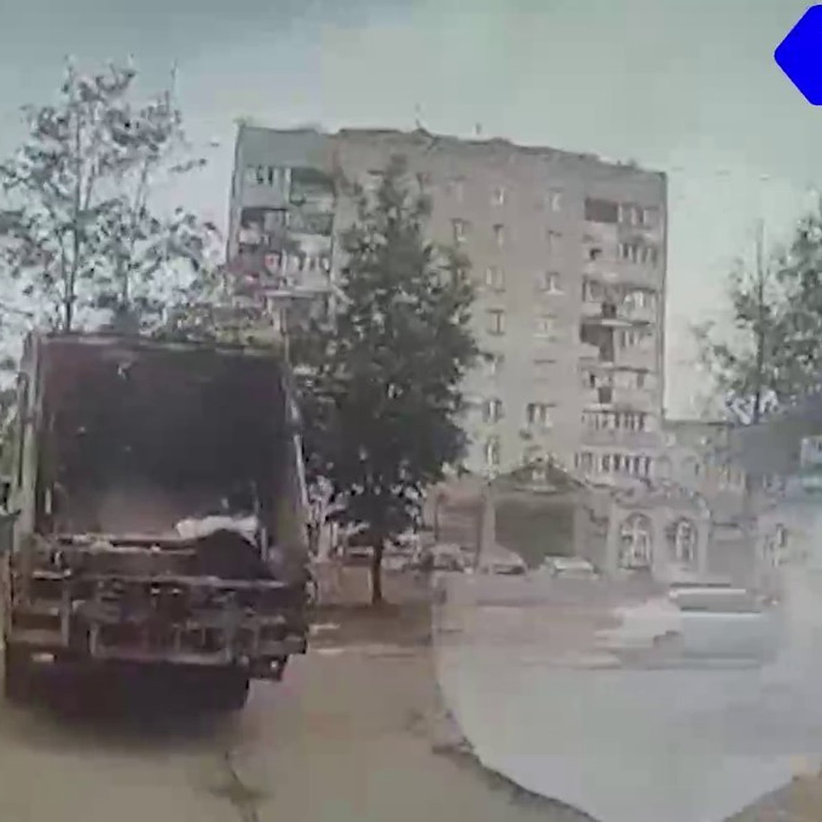 Появилось видео смертельного наезда мусоровоза на детей в подмосковной Истре  - KP.RU