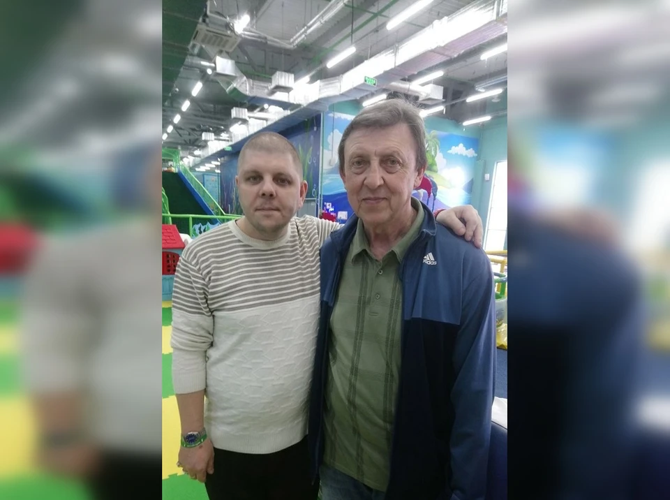 Олег Васяев слева. Фото из личного архива семьи Васяевых.