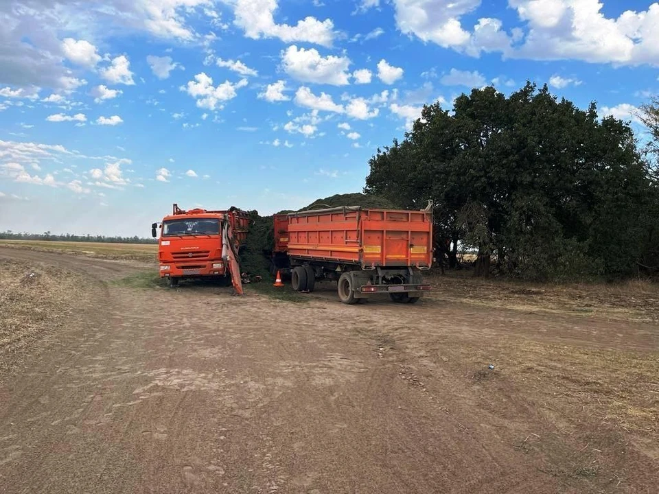 На Ставрополье водители грузовиков не поделили дорогу. Фото: Госавтоинспекция Ставрополья