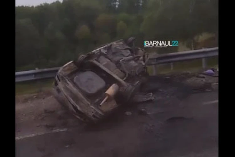 Полиция сообщила подробности жуткого ДТП на Алтае со сгоревшим авто, в котором погибли трое человек