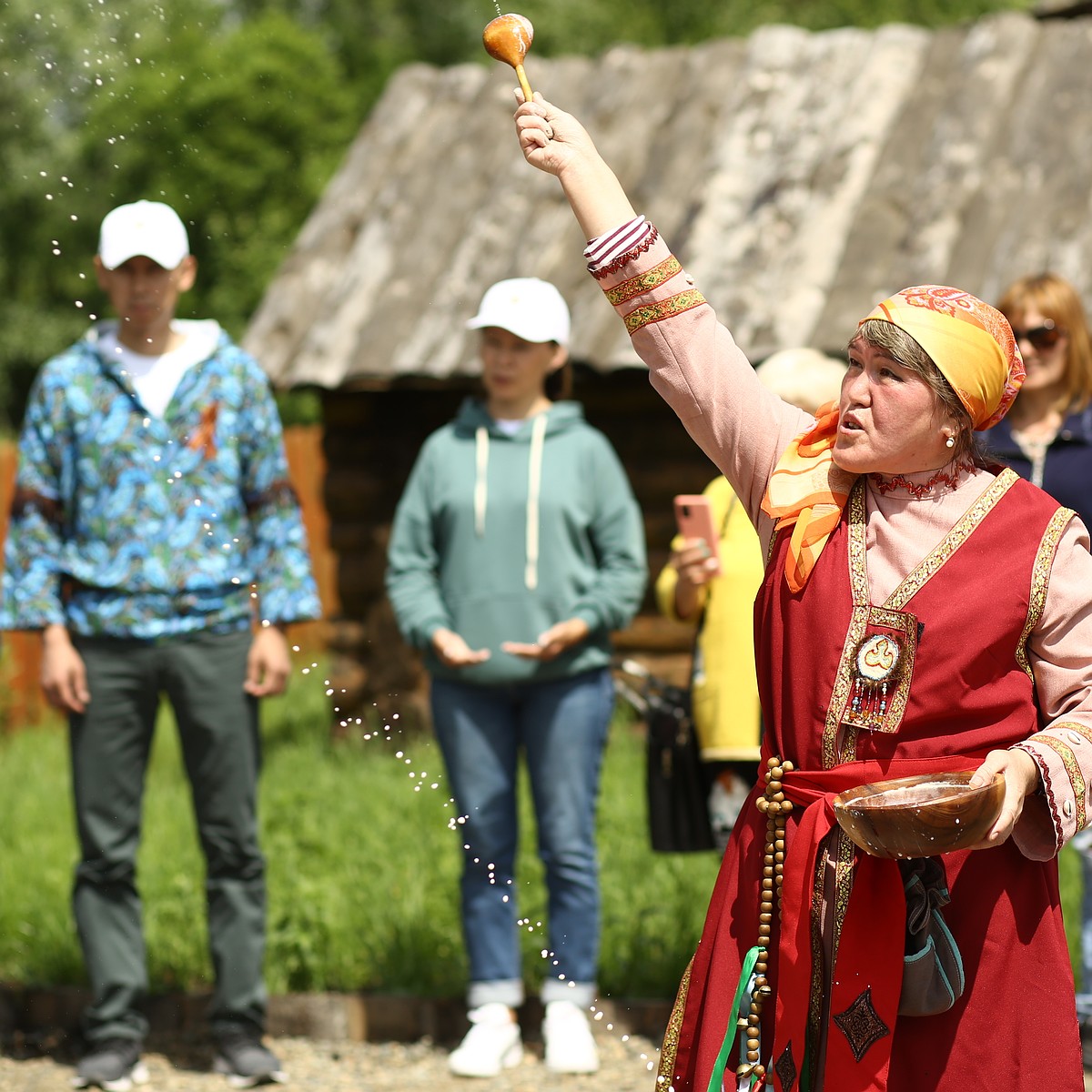 Русский народный костюм, орнаменты, традиции.