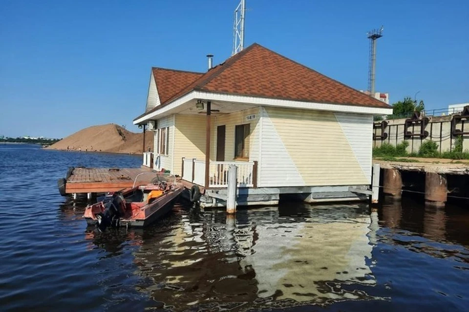 По закону плавучие объекты должны стоять на учете в администрации бассейна внутренних водных путей. Фото: Приволжская транспортная прокуратура