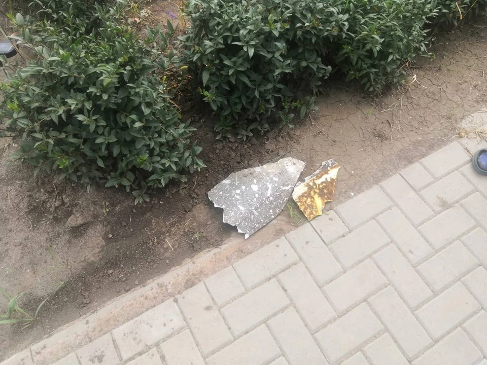 На улицах Белгорода нашли несколько осколков после того, как система ПВО сбила над городом ракеты. Фото: телеграм-канал Антона Иванова.