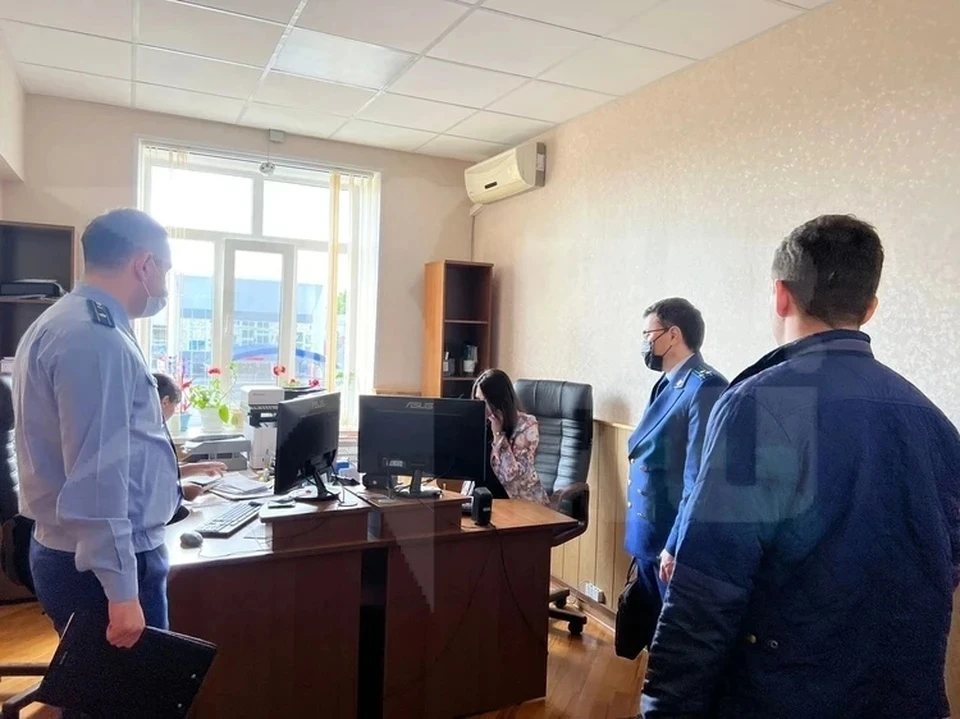Кадры с обыска в администрации Кочубеевского района