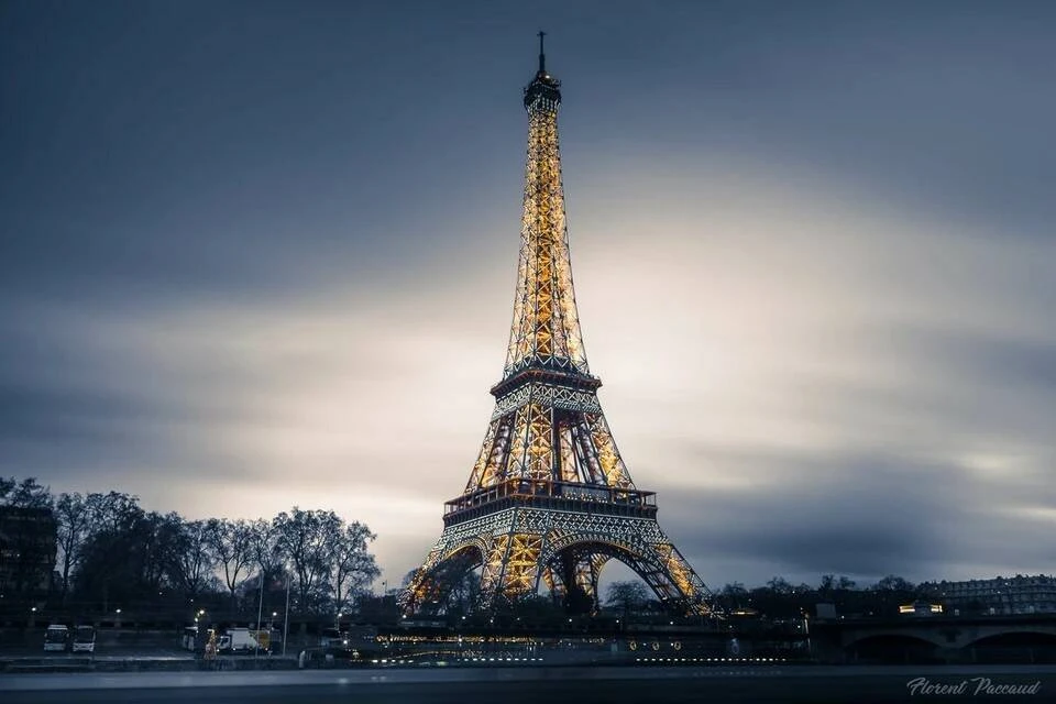 В Париже хотят сократить часы подсветки Эйфелевой башни для экономии энергии