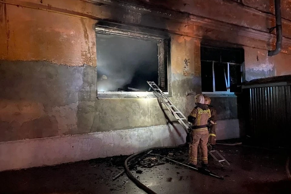 Серьезный пожар в школе №7 в центре Рязани потушили за 24 минуты.
