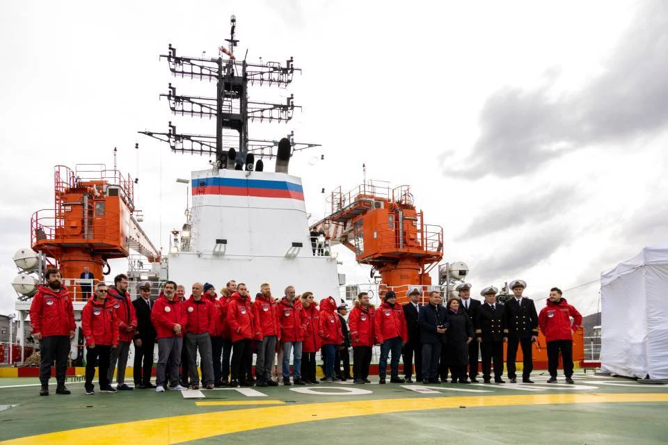 Для исследователей Антарктиды построят новое судно.