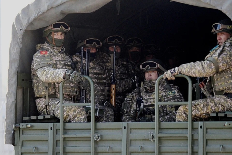 Погранслужба Киргизии заявила, что военные Таджикистана обстреляли из минометов село Достук
