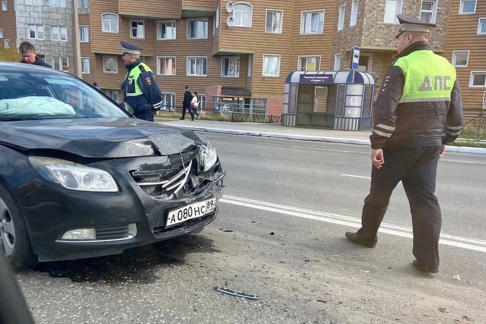 В Ноябрьске пьяный водитель въехал в «Мицубиси». Фото: «Происшествия Ноябрьск».